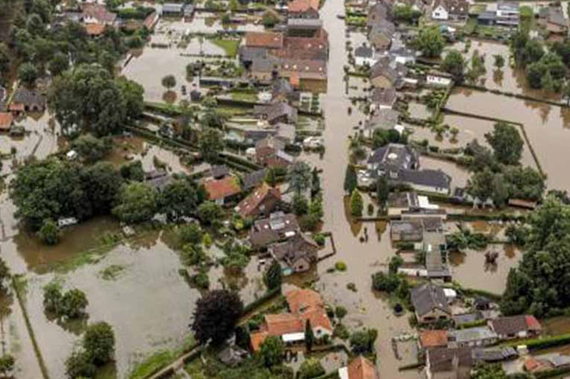 Limburgia walczy z powodzią , przerwany wał , ewakuacja szpitala i kilku miejscowości. 