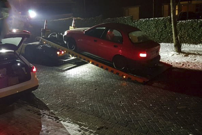 Polscy włamywacze w akcji zatrzymani przez policję .Mieli przy sobie broń.